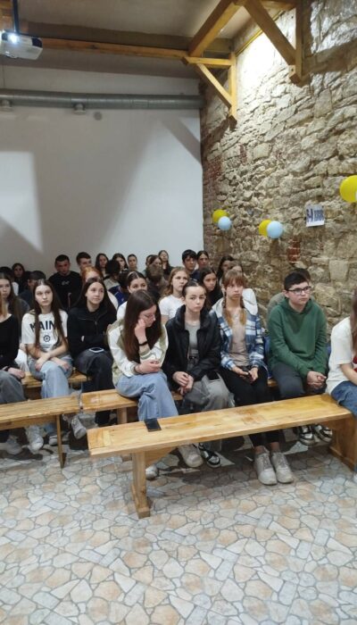 Гімназія (16)